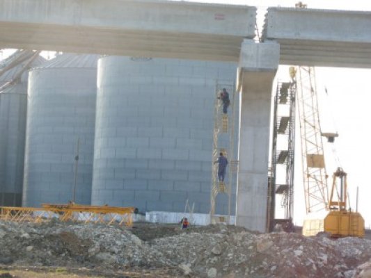 De ce nu este în grafic construcţia noului pod de la Agigea